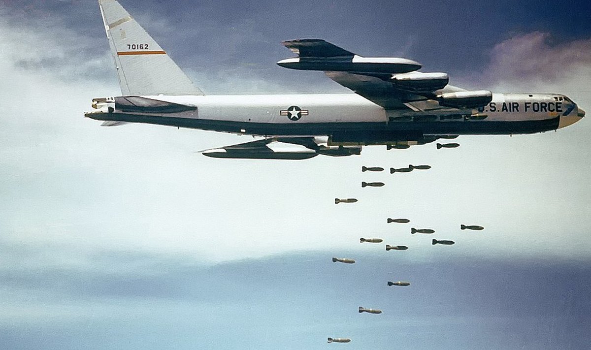 Bombonešis B-52 virš Vietnamo
