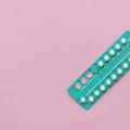 Mitais ir baimėmis apraizgyti kontraceptikai: ką jie daro su moterų kūnais?