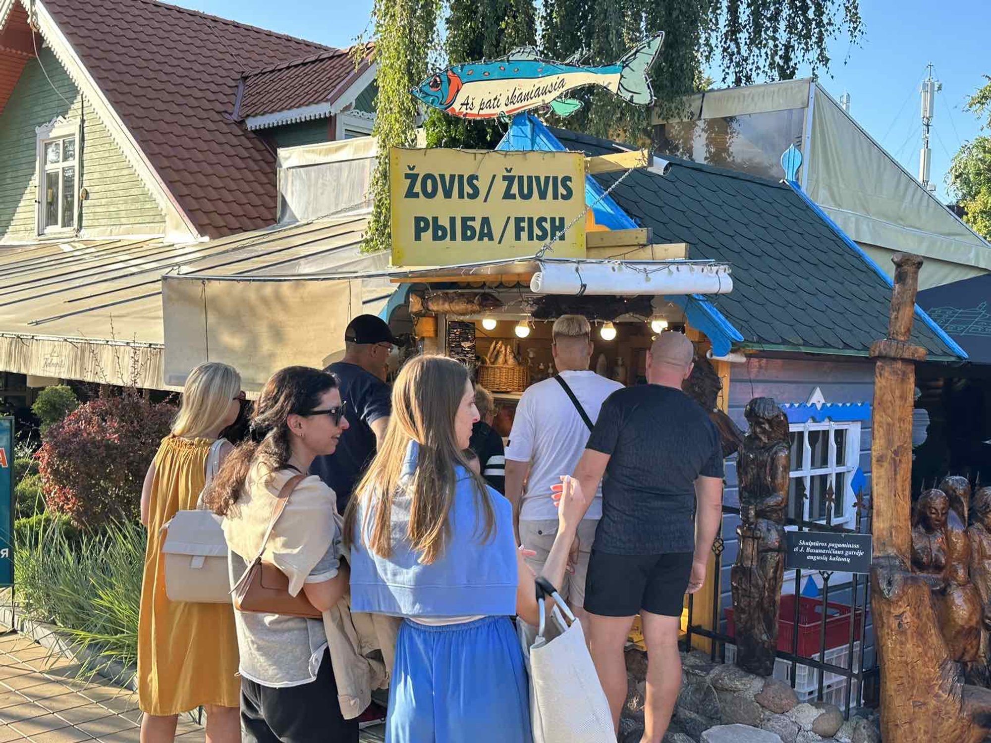 Havfiskentreprenører jobber hardt: kjøpere står i kø i en time, prisene avskrekker ikke