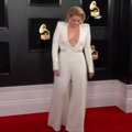 „Grammy“ apdovanojimų ceremonijos raudonojo kilimo grožybės