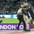 To kameros nerodė: prieš 100 m sprinto finalą išbėgęs nuogalius išjudino stadioną