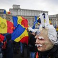 Prieš COVID priemones protestuojantys dešinieji radikalai įsiveržė į Rumunijos parlamento kiemą