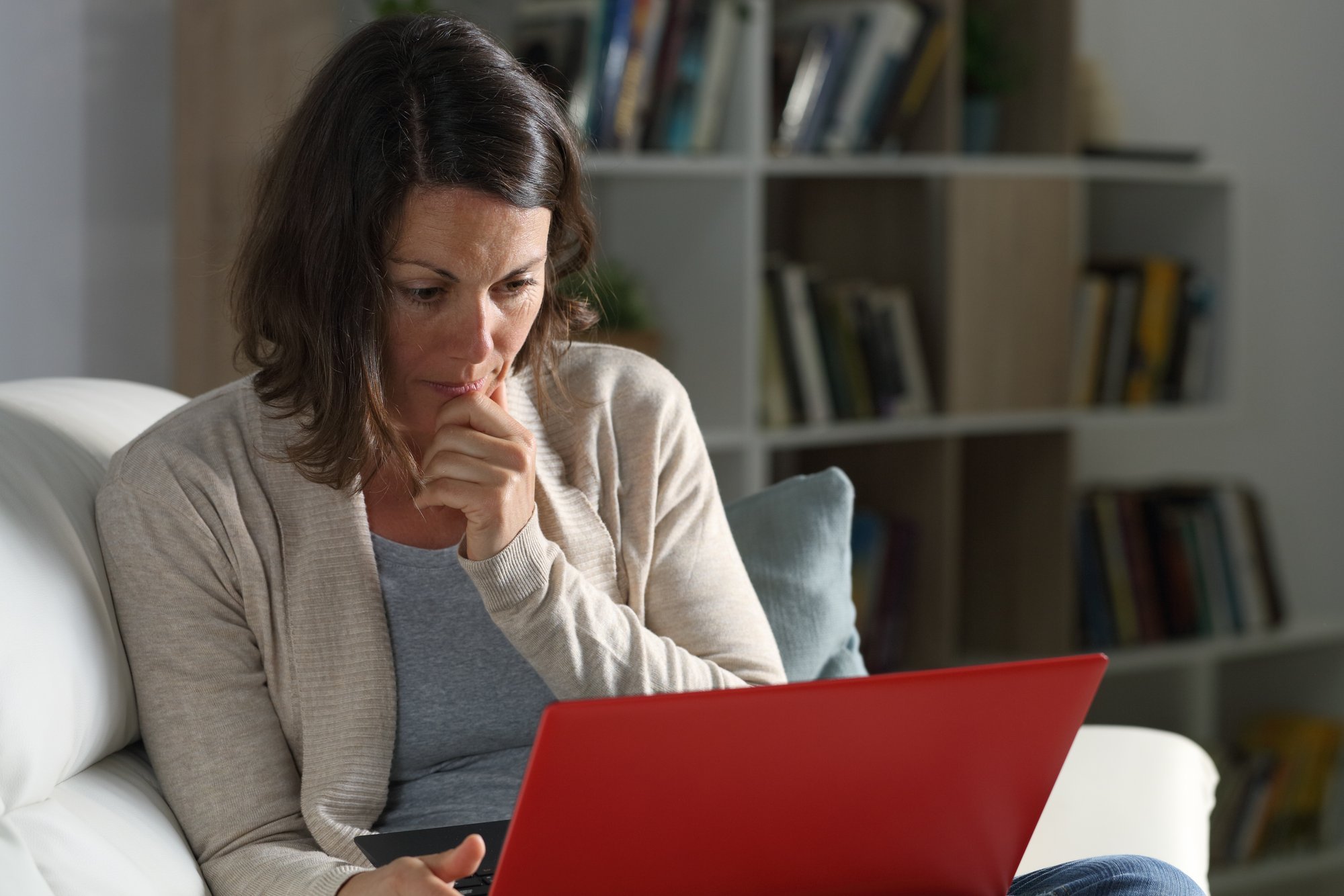 Kvinnen som kjøpte ryggsekken på nettet var indignert: Å returnere den ville kostet meg mer enn det jeg kjøpte.