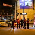 Vilniuje moteris bandė perbėgti tarp vienas kitą tempusių greitosios pagalbos automobilių ir nepamatė troso
