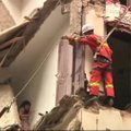 Kinijoje ugniagesiai išgelbėjo apgriuvusio pastato 5 aukšte įstrigusią moterį