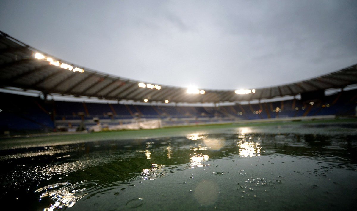 Romoje futbolą nutraukė lietus