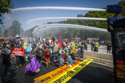Nyderlanduose sulaikyta šimtai protestuotojų prieš klimato kaitą