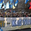 Tūkstančiai ukrainiečių protestuoja prieš numatomą „kapituliaciją“