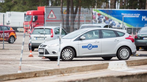 DELFI pristato galutinį Lietuvos vairavimo mokyklų reitingą: kainos ir bendras įvertinimas