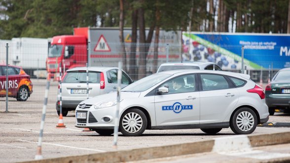 DELFI pristato galutinį Lietuvos vairavimo mokyklų reitingą: kainos ir bendras įvertinimas