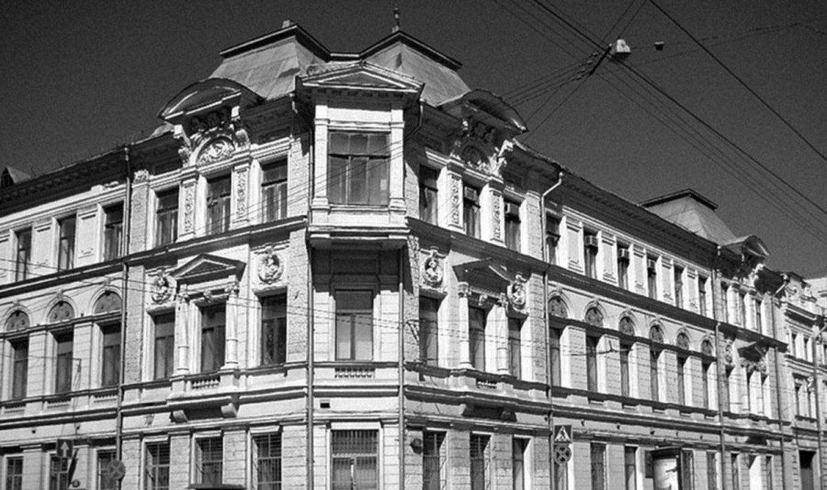 Tas pats NKVD pastatas Lubiankos ir Varsanofjevo skersgatvio kampe, kurio pirmajame aukšte buvo vykdomi bandymai su žmonėmis, leidyklos „Briedis“ nuotr.