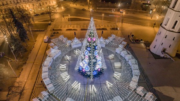 Vilnius’ Christmas tree starts the countdown to Christmas