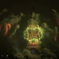 Fejerverkai margino naktinį Paryžiaus dangų, Prancūzijai minint nacionalinę vienybės šventę