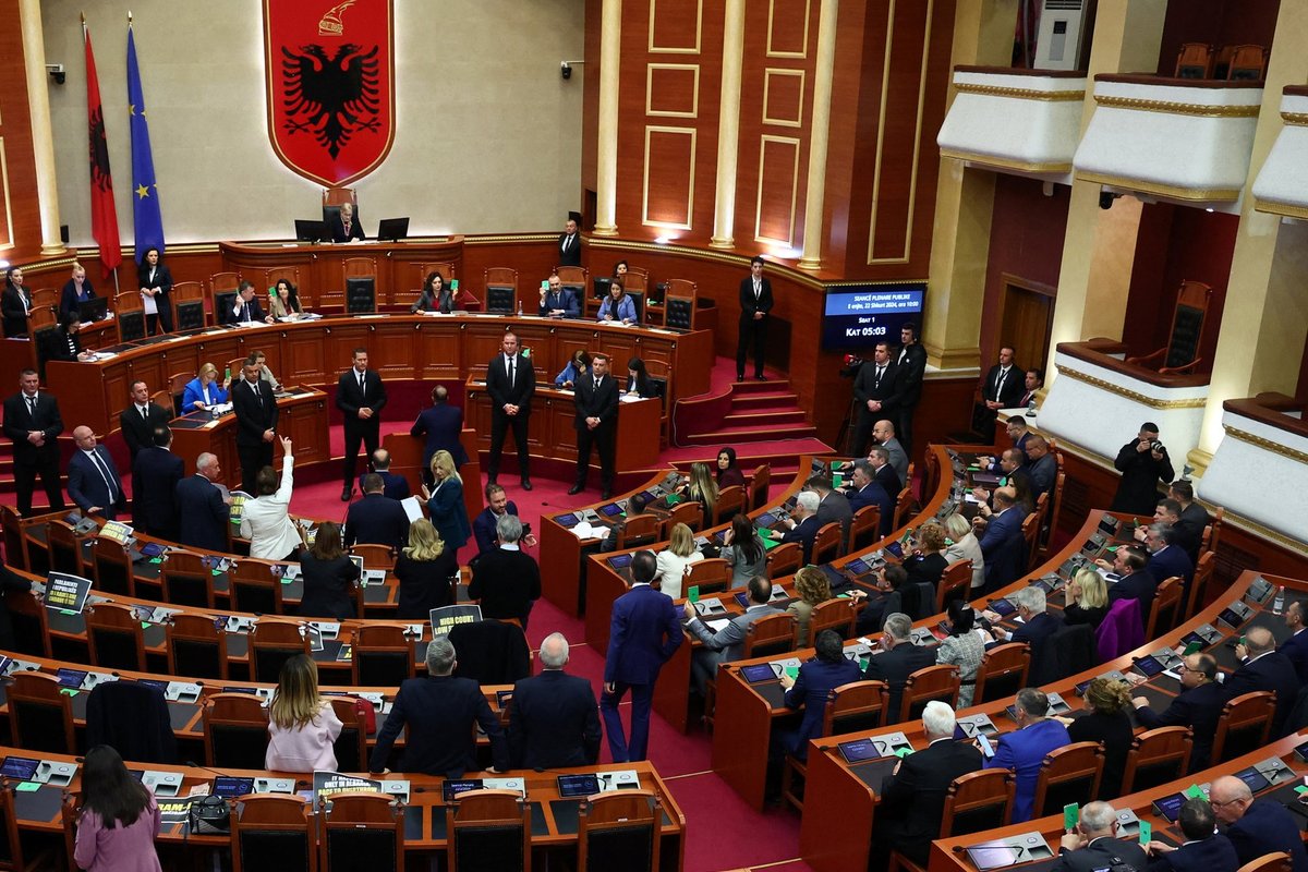 Il parlamento albanese ha approvato il controverso accordo con l’Italia