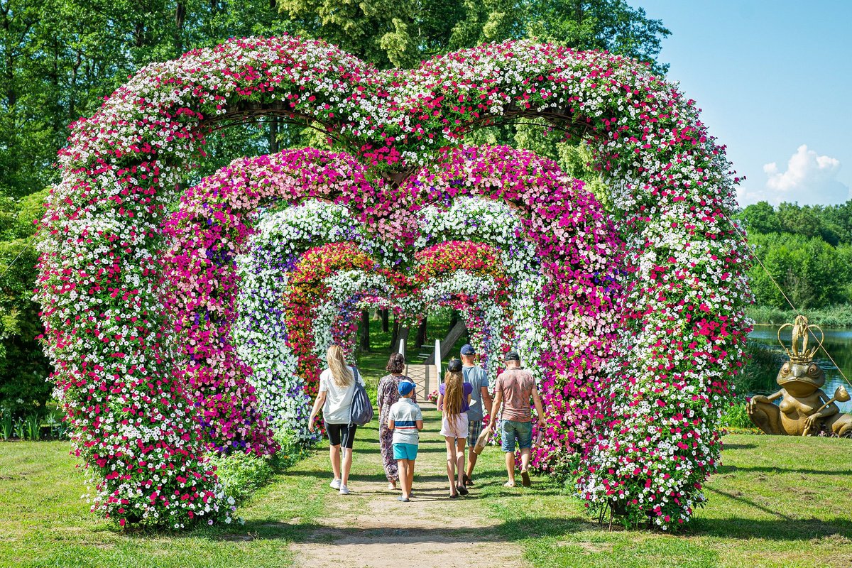 Åpner denne helgen, vil den største sommerblomsterfestivalen fortrylle deg med en utopisk overflod av blomster, farger og underholdning