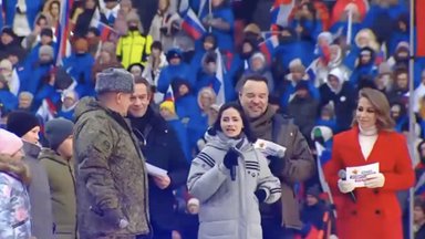 [Delfi trumpai] Iš Mariupolio „išgelbėta“ mergaitė per Putino šou pamiršo savo tekstą (video)