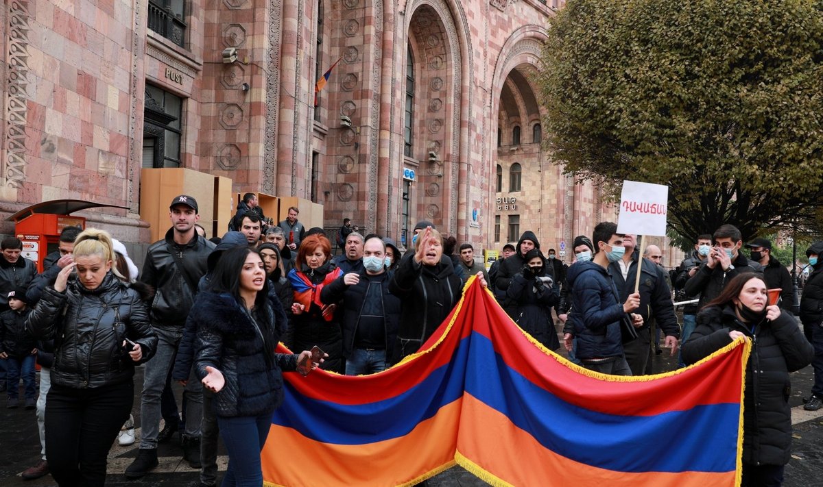 Armėnijos opozicija pradėjo pilietinio nepaklusnumo kampaniją premjerui atstatydinti