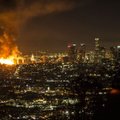 Los Andželo centre įsiliepsnojo didelis gaisras