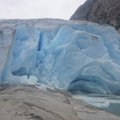 Norvegijos ledynas pasiglemžė turistų porą jų vaikų akivaizdoje