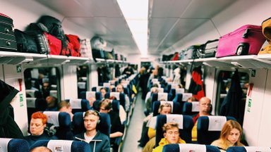 Išbandė traukinio reisą Vilnius-Varšuva: kaip viskas atrodo iš tiesų, kas gali erzinti ir kam reikia pasiruošti