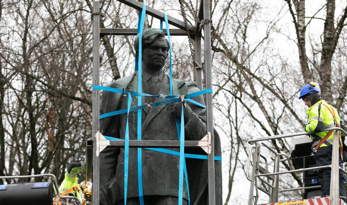 Vilniuje nukeltas Petro Cvirkos paminklas