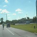 Nufilmuota: policininkas vijosi nuvažiuojantį tarnybinį automobilį