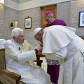 Vatikanas: buvęs popiežius Benediktas XVI sąmoningas, jo būklė stabili