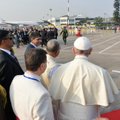 Popiežius Pranciškus baigė keblų vizitą Mianmare ir atvyko į Bangladešą