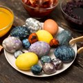 Dažome velykinius kiaušinius: 10 spalvų, kurias išgausite naudodami natūralias priemones