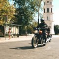 Gelažninkas su žmona ir augintiniu keliavo motociklais