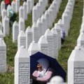 Tūkstančiai žmonių mini Srebrenicos žudynių aukų atminimą