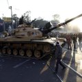 Po mirtinų susirėmimų Kaire dislokuoti tankai
