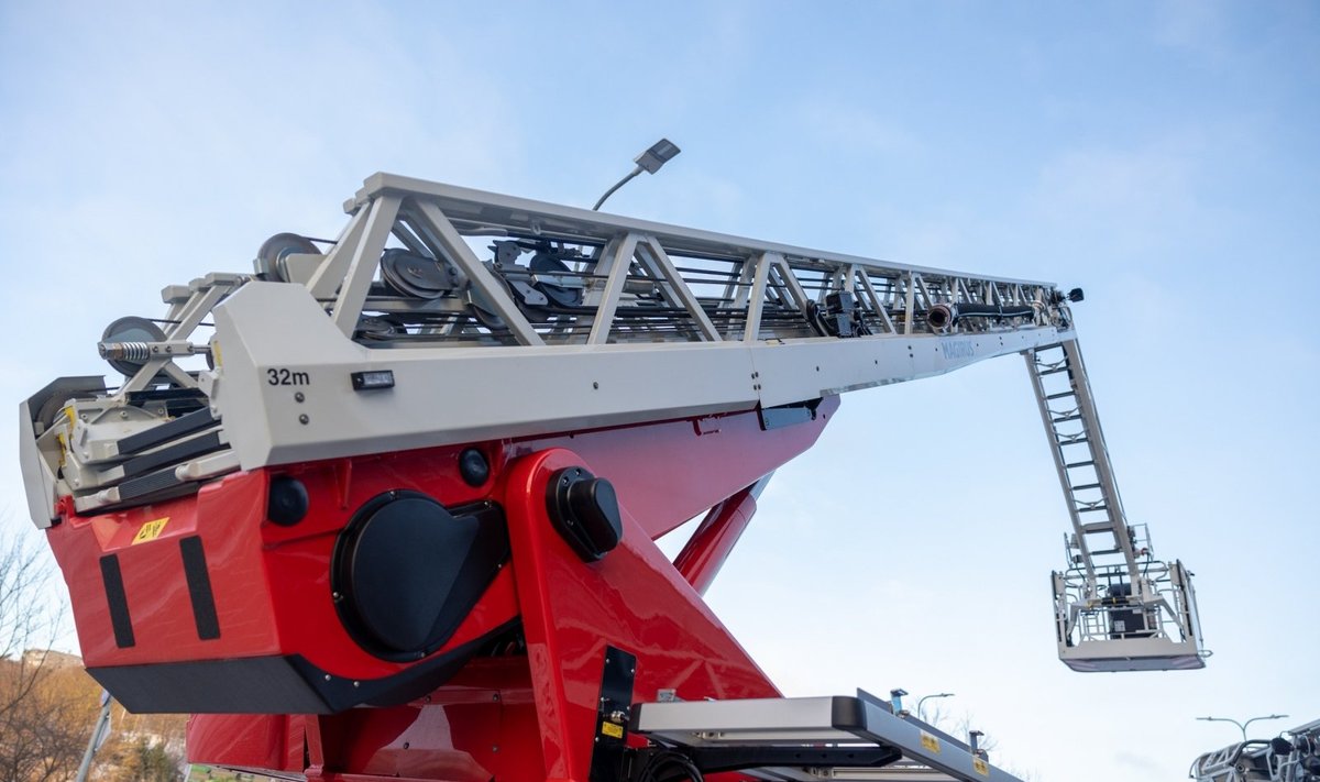 Vilniaus, Šiaulių ir Panevėžio priešgaisrinėms gelbėjimo valdyboms bei Ugniagesių gelbėtojų mokyklai bus perduotos 4 automobilinės kopėčios