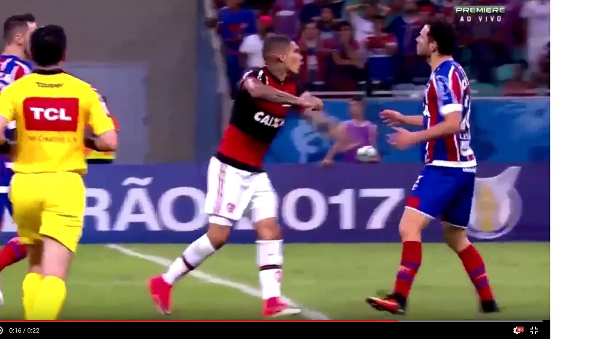 Jose Paolo Herrero ("Flamengo", kairėje) ir Lucas Fonseca ("Bahia")