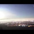 Vaizdo stebėjimo kameros užfiksavo, kaip naktinį dangų nušvietė įspūdingas meteoras