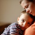 Užsienyje gyvenanti lietuvė prašo keisti įstatymą: po 11 bendro gyvenimo metų vaikų tėvas tapo nebe tėvu