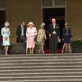 Elžbieta II sveikino svečius pirmą kartą šiais metais surengtame priėmime