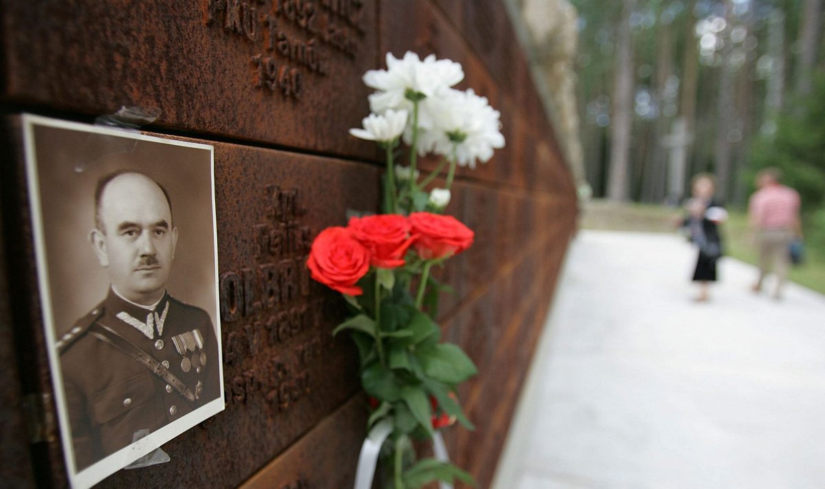 Katynėje nužudyto karininko kapas