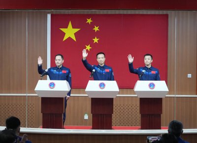 Kinijos „Tiangong“ kosminės stoties statybos užbaigimo misijai vadovaus Fei Junlongas, o įgulą sudarys Deng Qingmingas ir Zhang Lu