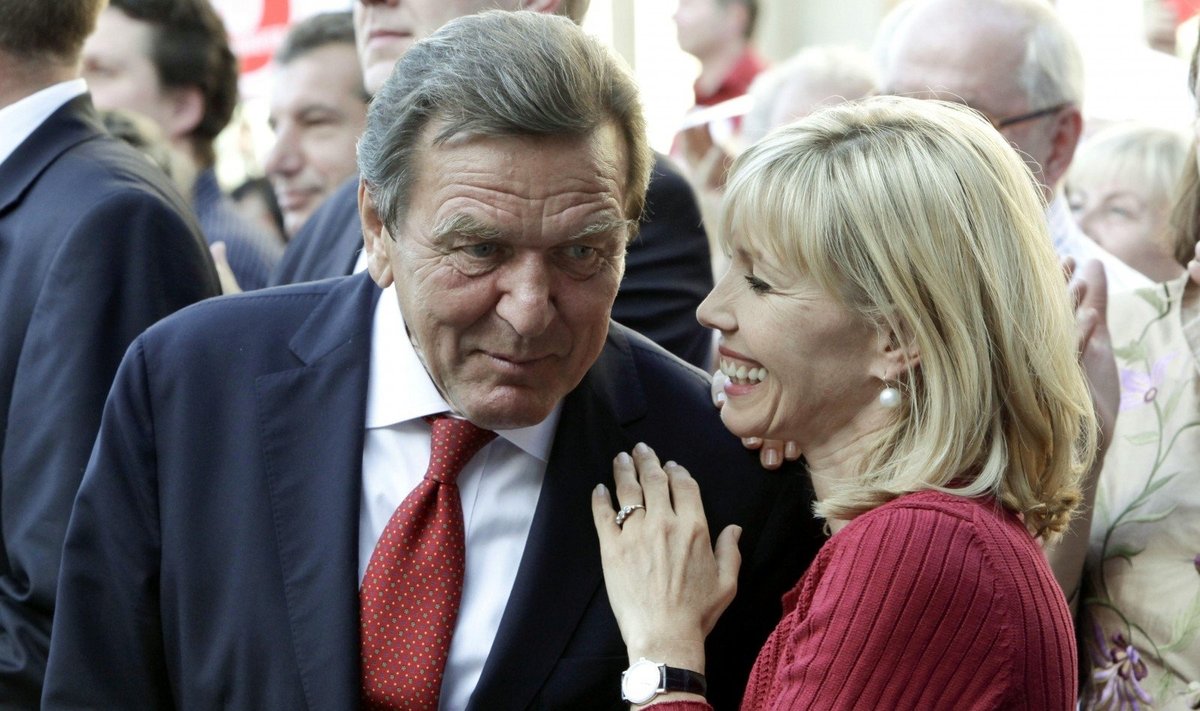 Gerhardas Schroederis skiriasi su savo žmona  Doris Schroeder-Koepf