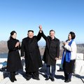 Moon Jae-inas ir Kim Jong Unas aplankė Šiaurės Korėjai šventą Pektusano kalną