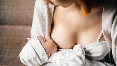 Atvirai pasidalijo kitokia žindymo patirtimi: aš niekada nebuvau nėščia, bet maitinu krūtimi mūsų sūnų