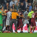 „Serie A“ lyderių mūšyje – trys pašalinimai ir dramatiška „Juventus“ pergalė