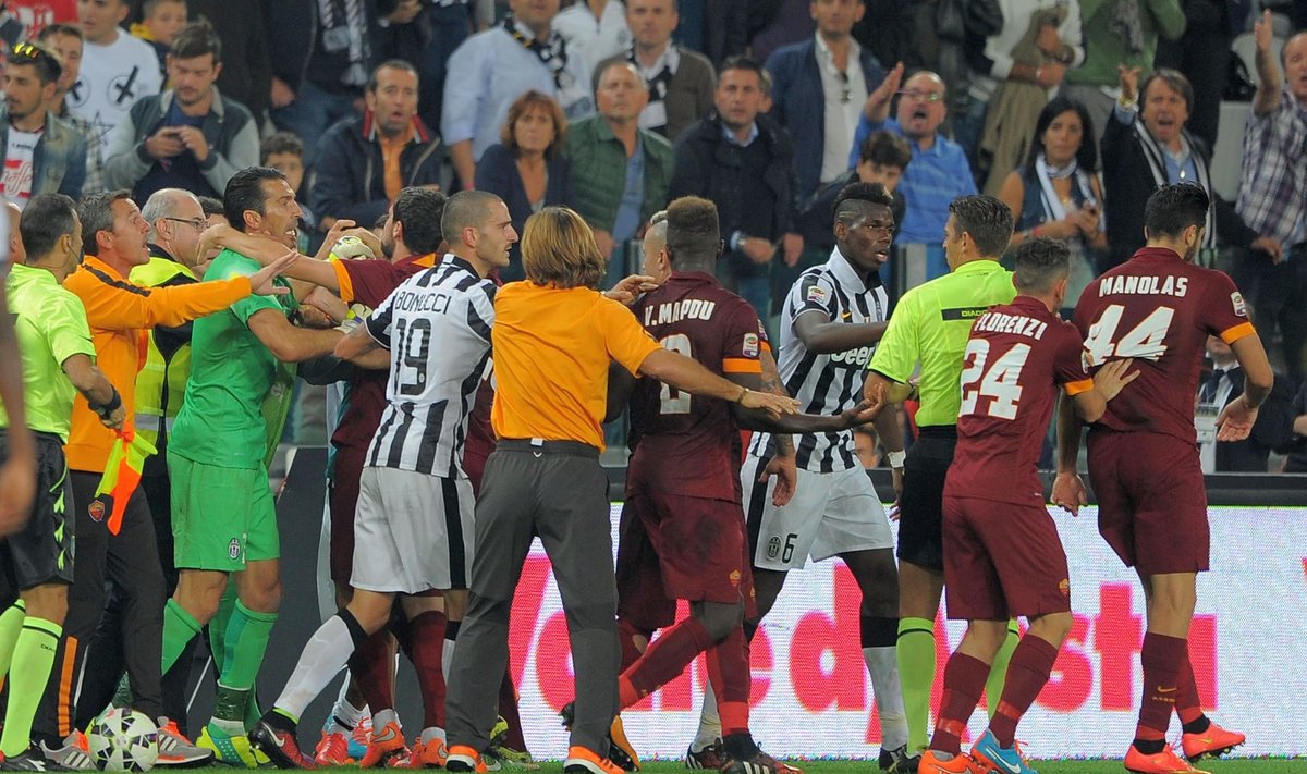 Turino „Juventus“ ir AS „Roma“ klubų futbolininkų susistumdymas