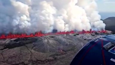 Iš Islandijos ugnikalnio veržiasi lava