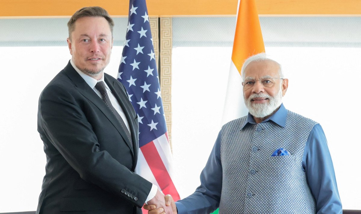 Elonas Muskas (kairėje) su Indijos premjeru Narendra Modžiu