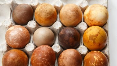 Šviežios ir tvarios Velykos: lengvi ir natūralūs kiaušinių marginimo būdai su kasdieniais produktais