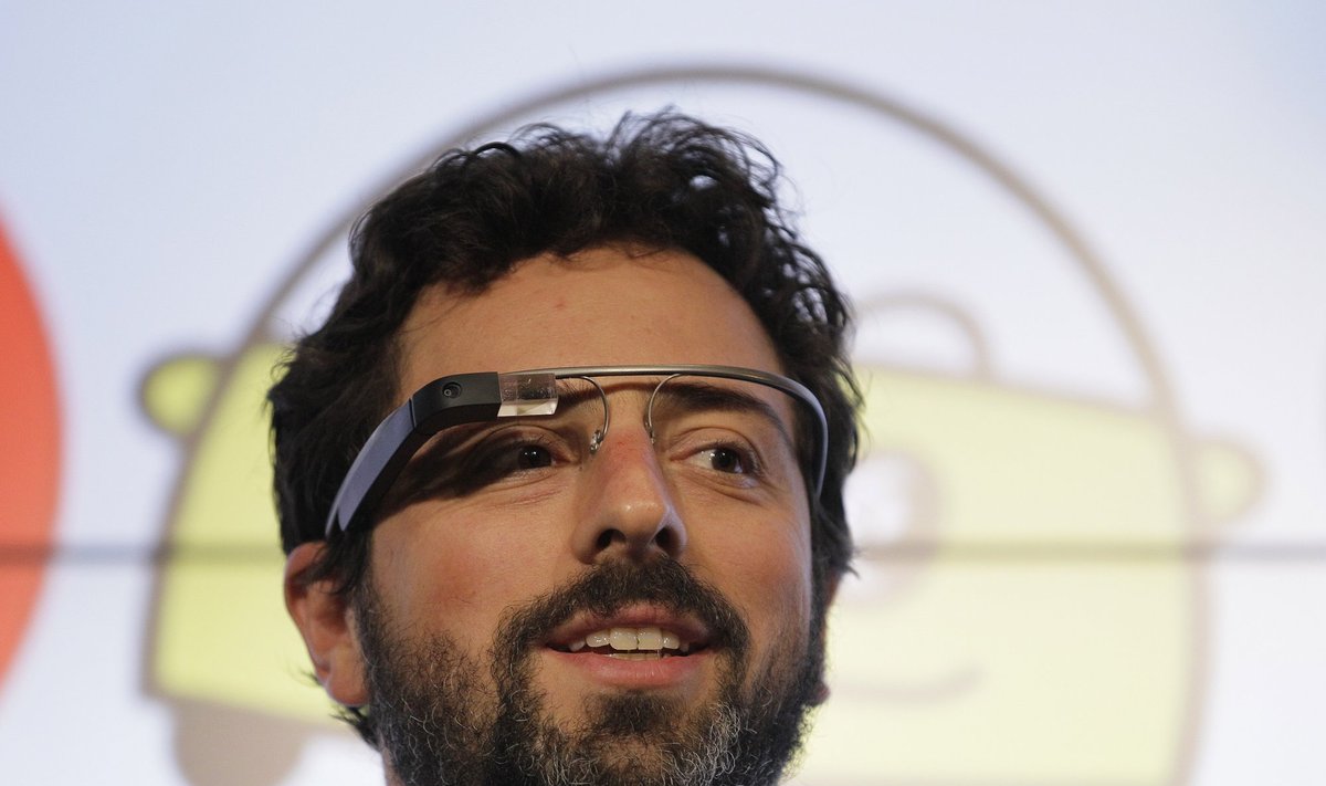 Sergejus Brinas su papildytos realybės akiniais "Google Glass"
