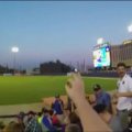 Beisbolo mačą filmavęs vaikinas sugavo kamuoliuką