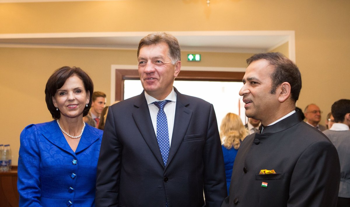 PM Butkevičius and his wife with India's ambassador Ajay Bisaria at the India@70 reception